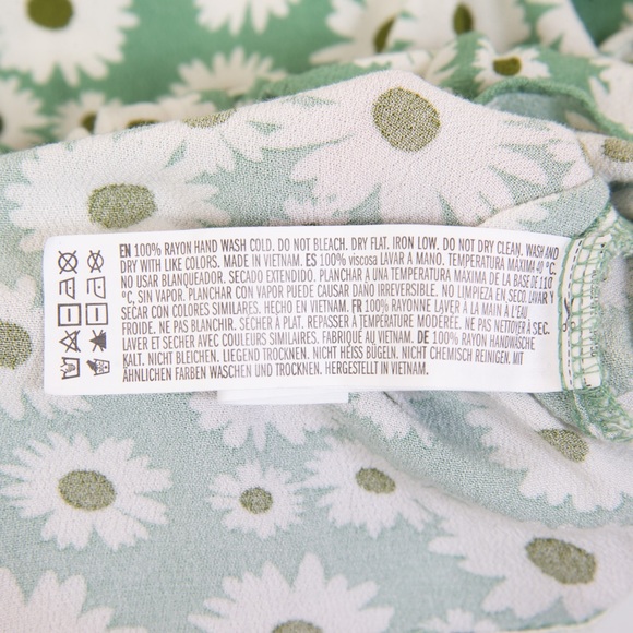 Forever 21 Green Daisy V-Neck Tie Blouse - Picture 7 of 12